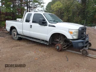 2011 Ford F-250 XL with VIN 1FT7X2B69BEA80380, listed as a IAAI auction lot 40670990 with 328,503 mi miles and . Bid and sale history available at DreamBid. Image 1.