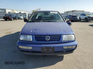 1998 Volkswagen Jetta z VIN 3VWRB81H3WM156525, wystawiony jako Copart lot #42262735 z przebiegiem 83 473 mil mil oraz Czysty tytuł • Clean title. Historia ofert i sprzedaży dostępna na DreamBid. Obrazek 5.