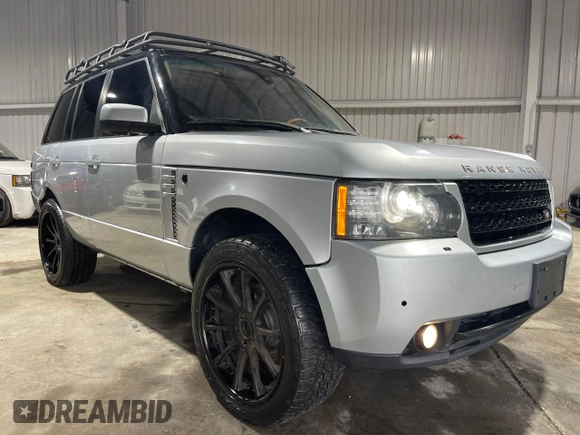 2011 Land Rover Range Rover HSE Lux z VIN SALMF1D42BA355759, wystawiony jako Copart lot #52832745 z przebiegiem 77 618 mil mil oraz Szkoda całkowita • Salvage title. Historia ofert i sprzedaży dostępna na DreamBid. Obrazek 1.