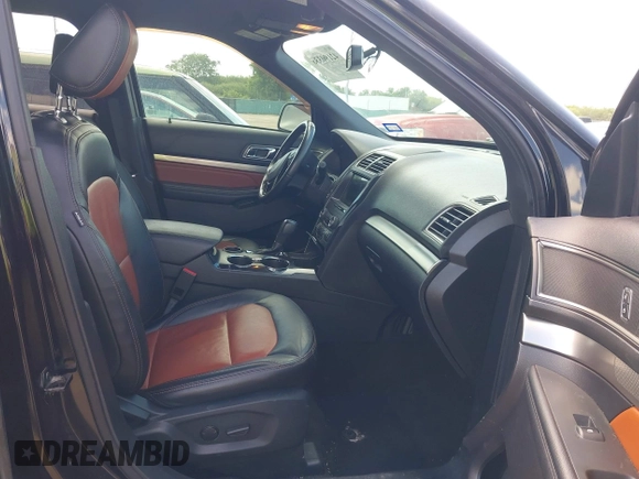 2019 Ford Explorer XLT z VIN 1FM5K7D82KGA39977, wystawiony jako IAAI lot #42190336 z przebiegiem 137 216 mil mil oraz . Historia ofert i sprzedaży dostępna na DreamBid. Obrazek 5.