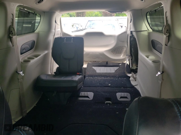 2021 Chrysler Pacifica Touring L with VIN 2C4RC1BGXMR559226, listed as a Copart auction lot 59515235 with 61,219 mi miles and Salvage title. Bid and sale history available at DreamBid. Image 10.