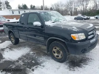 2006 Toyota Tundra SR5 with VIN 5TBBT44196S476238, listed as a IAAI auction lot 41524111 with 174,631 mi miles. Bid and sale history available at carsss.com. Image 1.