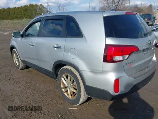 2015 Kia Sorento LX with VIN 5XYKTCA66FG572715, listed as a IAAI auction lot 41995613 with 142,160 mi miles. Bid and sale history available at carsss.com. Image 3.