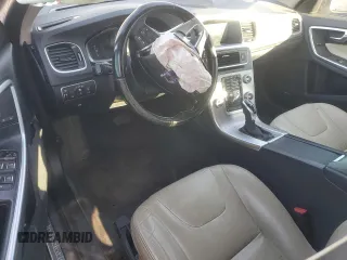 2017 Volvo S60 Inscription z VIN LYV402HKXHB153423, wystawiony jako Copart lot #82981224 z przebiegiem Nie podano mil oraz Szkoda całkowita • Salvage title. Historia ofert i sprzedaży dostępna na DreamBid. Obrazek 8.