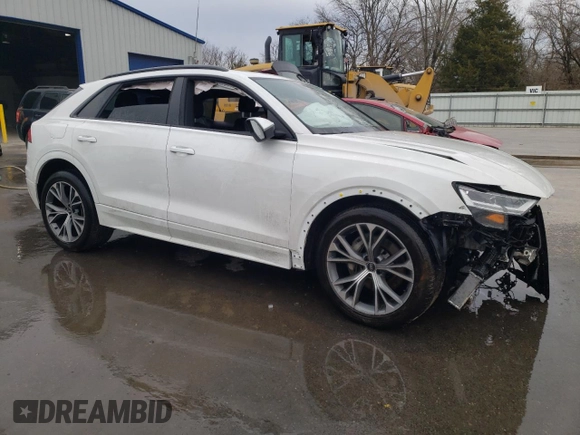 2021 Audi Q8 Premium z VIN WA1AVAF14MD028288, wystawiony jako Copart lot #42691223 z przebiegiem 23 508 mil mil oraz . Historia ofert i sprzedaży dostępna na DreamBid. Obrazek 4.