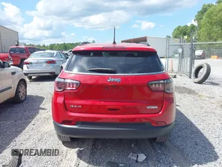2024 Jeep Compass Latitude z VIN 3C4NJDBN8RT603717, wystawiony jako IAAI lot #42732757 z przebiegiem 44 629 mil mil oraz . Historia ofert i sprzedaży dostępna na DreamBid. Obrazek 17.