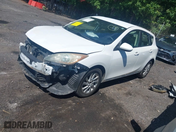 2012 Mazda 3 i Touring z VIN JM1BL1L74C1600792, wystawiony jako IAAI lot #42197953 z przebiegiem 139 930 mil mil oraz . Historia ofert i sprzedaży dostępna na DreamBid. Obrazek 2.