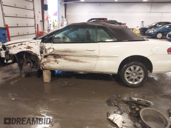 2005 Chrysler Sebring Limited with VIN 1C3EL65R55N627833, listed as a IAAI auction lot 41722397 with 61,742 mi miles and . Bid and sale history available at DreamBid. Image 14.