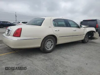 2002 Lincoln Town Car Ultimate L z VIN 1LNHM85W22Y630959, wystawiony jako Copart lot #55853945 z przebiegiem 45 622 mil mil oraz Szkoda całkowita • Salvage title. Historia ofert i sprzedaży dostępna na DreamBid. Obrazek 3.