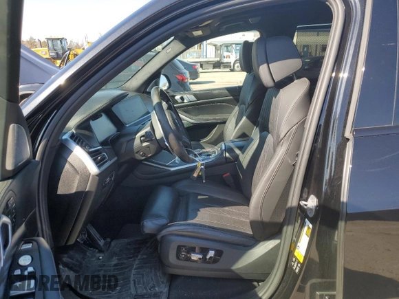 2021 BMW X7 M50i with VIN 5UXCX6C02M9E73795, listed as a Copart auction lot 48570195 with 46,624 mi miles and Salvage Title. Bid and sale history available at carsss.com. Image 7.