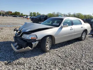 2010 Lincoln Town Car Signature Limited z VIN 2LNBL8CVXAX631570, wystawiony jako Copart lot #54732905 z przebiegiem 197 195 mil mil oraz Szkoda całkowita • Salvage title. Historia ofert i sprzedaży dostępna na DreamBid. Obrazek 1.