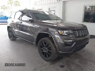 2017 Jeep Grand Cherokee Altitude z VIN 1C4RJFAG7HC700367, wystawiony jako IAAI lot #42187595 z przebiegiem 105 880 mil mil oraz . Historia ofert i sprzedaży dostępna na DreamBid. Obrazek 1.