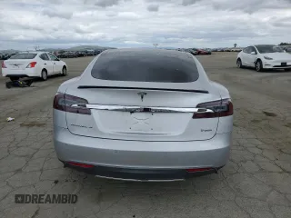 2014 Tesla Model S 60 z VIN 5YJSA1H11EFP43395, wystawiony jako Copart lot #54653845 z przebiegiem 120 180 mil mil oraz Szkoda całkowita • Salvage title. Historia ofert i sprzedaży dostępna na DreamBid. Obrazek 6.