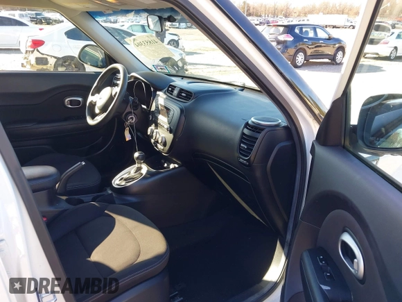 2015 Kia Soul with VIN KNDJN2A23F7136379, listed as a IAAI auction lot 41853304 with 90,697 mi miles. Bid and sale history available at carsss.com. Image 5.