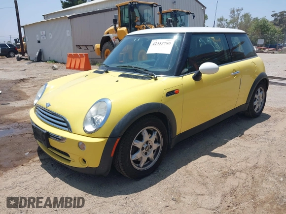 2006 MINI Hardtop с VIN WMWRC33576TK65655, выставлен на аукционе IAAI как лот 42453780 с пробегом 42 960 миль миль и . История ставок и продаж доступна на DreamBid. Изображение 2.