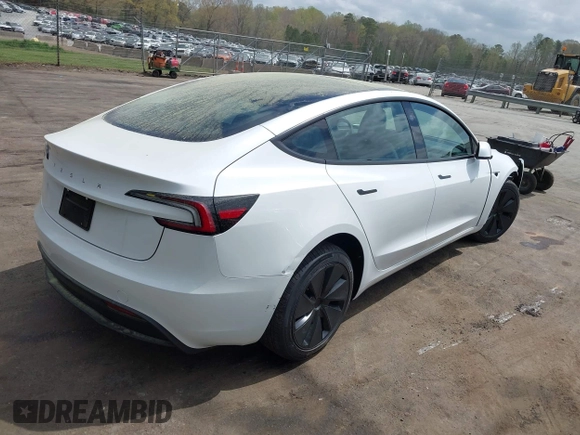 2025 Tesla Model 3 Long Range z VIN 5YJ3E1EAXSF929042, wystawiony jako IAAI lot #41929594 z przebiegiem 116 mil mil oraz . Historia ofert i sprzedaży dostępna na DreamBid. Obrazek 4.