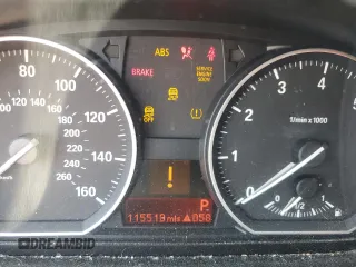 2013 BMW 1 Series 128i z VIN WBAUP9C58DVS95329, wystawiony jako Copart lot #56986015 z przebiegiem 115 518 mil mil oraz Szkoda całkowita • Salvage title. Historia ofert i sprzedaży dostępna na DreamBid. Obrazek 9.