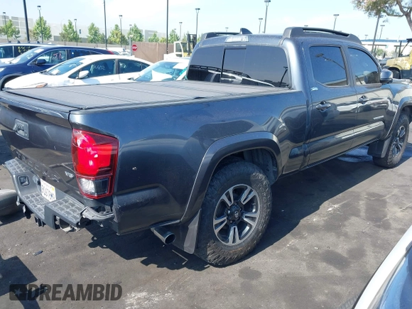 2022 Toyota Tacoma SR5 z VIN 3TMBZ5DN5NM036322, wystawiony jako IAAI lot #42437939 z przebiegiem 77 805 mil mil oraz . Historia ofert i sprzedaży dostępna na DreamBid. Obrazek 4.