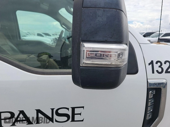 2019 Ford F-250 XL with VIN 1FT7W2B67KEE73555, listed as a IAAI auction lot 42670885 with 152,960 mi miles and . Bid and sale history available at DreamBid. Image 1.