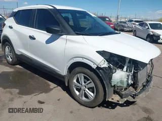 2022 Nissan Kicks S with VIN 3N1CP5BV7NL511927, listed as a IAAI auction lot 42025240 with 47,444 mi miles. Bid and sale history available at carsss.com. Image 1.