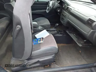 2005 Chrysler Sebring z VIN 1C3EL45X95N518231, wystawiony jako IAAI lot #42438830 z przebiegiem 176 877 mil mil oraz . Historia ofert i sprzedaży dostępna na DreamBid. Obrazek 5.