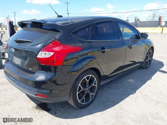 2013 Ford Focus SE with VIN 1FADP3K28DL353383, listed as a IAAI auction lot 41958159 with 125,814 mi miles. Bid and sale history available at carsss.com. Image 4.