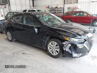 2025 Nissan Sentra S z VIN 3N1AB8BV7SY307005, wystawiony jako IAAI lot #42533486 z przebiegiem 7 405 mil mil oraz . Historia ofert i sprzedaży dostępna na DreamBid. Obrazek 1.