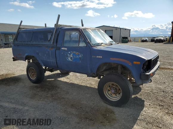 1983 Toyota Pickup z VIN JT4RN48D0D0062446, wystawiony jako Copart lot #59037805 z przebiegiem 157 999 mil mil oraz Czysty tytuł • Clean title. Historia ofert i sprzedaży dostępna na DreamBid. Obrazek 4.