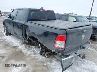 2020 Ram 1500 Big Horn z VIN 1C6RRFFG0LN334919, wystawiony jako IAAI lot #41916766 z przebiegiem 45 237 mil mil oraz . Historia ofert i sprzedaży dostępna na DreamBid. Obrazek 3.