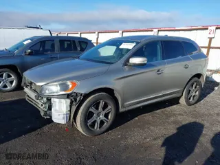 2015 Volvo XC60 T6 Platinum with VIN YV4902RM4F2733932, listed as a IAAI auction lot 41321986 with 103,845 mi miles. Bid and sale history available at carsss.com. Image 2.