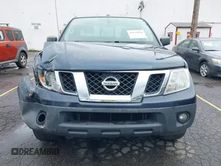 2016 Nissan Frontier SV z VIN 1N6AD0CW8GN762429, wystawiony jako IAAI lot #42233876 z przebiegiem 105 609 mil mil oraz . Historia ofert i sprzedaży dostępna na DreamBid. Obrazek 12.