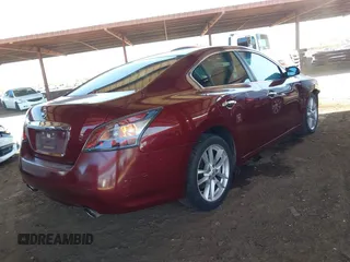 2013 Nissan Maxima SV z VIN 1N4AA5AP2DC822898, wystawiony jako IAAI lot #41992491 z przebiegiem 152 328 mil mil oraz . Historia ofert i sprzedaży dostępna na DreamBid. Obrazek 4.