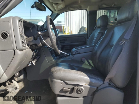 2005 GMC Sierra 1500 with VIN 1GTHC29215E161722, listed as a Copart auction lot 53283965 with 112,857 mi miles and Salvage Title. Bid and sale history available at DreamBid. Image 7.
