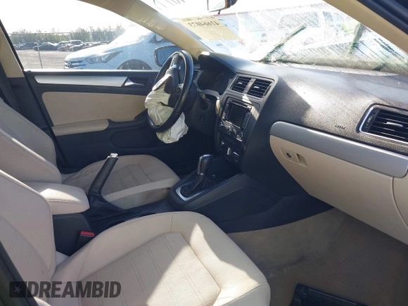 2011 Volkswagen Jetta SEL z VIN 3VWLX7AJ4BM335798, wystawiony jako IAAI lot #41664073 z przebiegiem 209 080 mil mil oraz . Historia ofert i sprzedaży dostępna na DreamBid. Obrazek 5.