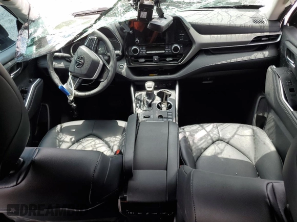 2024 Toyota Highlander LE with VIN 5TDKDRAH5RS544722, listed as a Copart auction lot 61408755 with 13,673 mi miles and Salvage title. Bid and sale history available at DreamBid. Image 8.