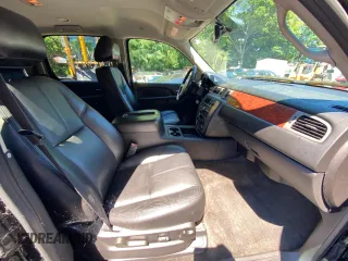 2013 GMC Yukon XL SLT z VIN 1GKS2KE79DR128926, wystawiony jako Copart lot #50310435 z przebiegiem 85 744 mil mil oraz Czysty tytuł • Clean title. Historia ofert i sprzedaży dostępna na DreamBid. Obrazek 5.