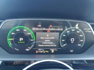 2024 Audi Q8 e-tron Sportback S line Premium Plus z VIN WA1CAAGE6RB031248, wystawiony jako Copart lot #82036714 z przebiegiem 7 671 mil mil oraz Szkoda całkowita • Salvage title. Historia ofert i sprzedaży dostępna na DreamBid. Obrazek 9.