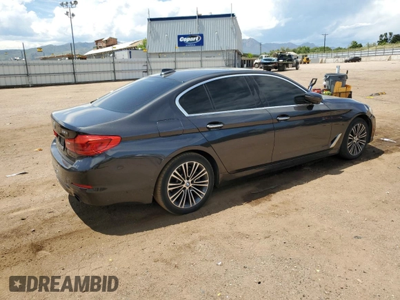 2018 BMW 5 Series 530i z VIN WBAJA5C51JWA37594, wystawiony jako Copart lot #63375575 z przebiegiem 139 974 mil mil oraz Czysty tytuł • Clean title. Historia ofert i sprzedaży dostępna na DreamBid. Obrazek 3.