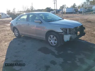 2007 Toyota Camry CE z VIN 4T1BE46K17U008732, wystawiony jako IAAI lot #41575413 z przebiegiem 142 544 mil mil oraz . Historia ofert i sprzedaży dostępna na DreamBid. Obrazek 1.
