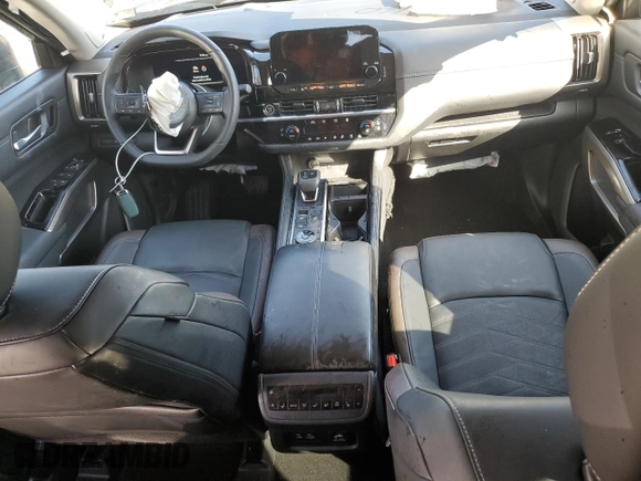 2024 Nissan Pathfinder Platinum z VIN 5N1DR3DK0RC242976, wystawiony jako Copart lot #54087465 z przebiegiem 14 687 mil mil oraz Szkoda całkowita • Salvage title. Historia ofert i sprzedaży dostępna na DreamBid. Obrazek 8.
