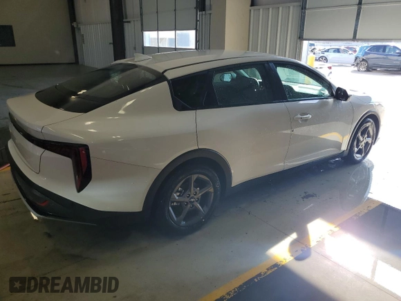 2025 Kia K4 LXS with VIN 3KPFT4DE8SE019663, listed as a Copart auction lot 44309335 with 19 mi miles and Salvage Title. Bid and sale history available at carsss.com. Image 3.
