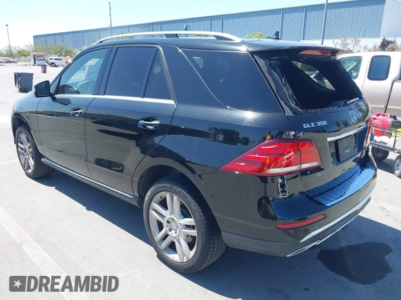 2017 Mercedes-Benz GLE 350 z VIN 4JGDA5HB3HA823802, wystawiony jako IAAI lot #42327672 z przebiegiem 84 538 mil mil oraz . Historia ofert i sprzedaży dostępna na DreamBid. Obrazek 3.