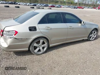 2010 Mercedes-Benz E-Class E 350 Luxury with VIN WDDHF5GBXAA053781, listed as a IAAI auction lot 42040432 with 157,259 mi miles. Bid and sale history available at carsss.com. Image 4.