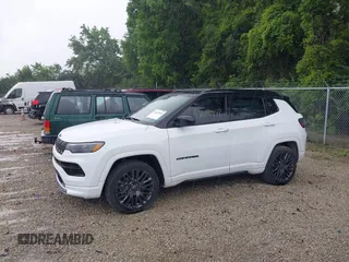 2023 Jeep Compass (RED) Edition z VIN 3C4NJDCN0PT524005, wystawiony jako IAAI lot #42628948 z przebiegiem 34 737 mil mil oraz . Historia ofert i sprzedaży dostępna na DreamBid. Obrazek 14.