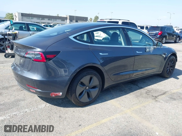 2018 Tesla Model 3 Long Range Battery z VIN 5YJ3E1EA2JF039262, wystawiony jako IAAI lot #42463443 z przebiegiem 77 482 mil mil oraz . Historia ofert i sprzedaży dostępna na DreamBid. Obrazek 4.