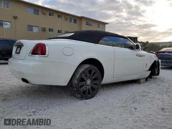 2016 Rolls-Royce Dawn z VIN SCA666D51GU102208, wystawiony jako Copart lot #83388274 z przebiegiem 25 930 mil mil oraz Szkoda całkowita • Salvage title. Historia ofert i sprzedaży dostępna na DreamBid. Obrazek 3.