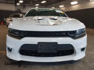2019 Dodge Charger Scat Pack z VIN 2C3CDXGJ4KH674406, wystawiony jako IAAI lot #42083857 z przebiegiem 54 510 mil mil oraz . Historia ofert i sprzedaży dostępna na DreamBid. Obrazek 6.