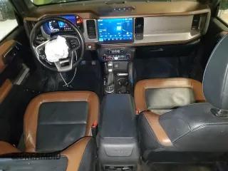 2022 Ford Bronco z VIN 1FMDE5DH1NLB59322, wystawiony jako Copart lot #57809495 z przebiegiem 64 094 mil mil oraz Szkoda całkowita • Salvage title. Historia ofert i sprzedaży dostępna na DreamBid. Obrazek 8.