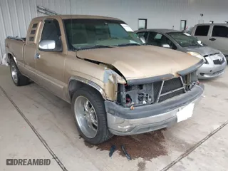 2001 Chevrolet Silverado 1500 LS with VIN 2GCEC19V411218420, listed as a IAAI auction lot 41900589 with 209,953 mi miles. Bid and sale history available at carsss.com. Image 1.