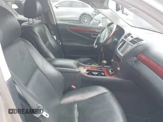 2007 Lexus LS 460 L z VIN JTHGL46F375014513, wystawiony jako IAAI lot #42124510 z przebiegiem Nie podano mil oraz . Historia ofert i sprzedaży dostępna na DreamBid. Obrazek 5.